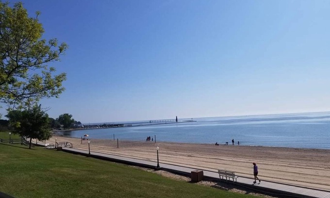 Algoma Condominio | Condo on the Ahnapee River