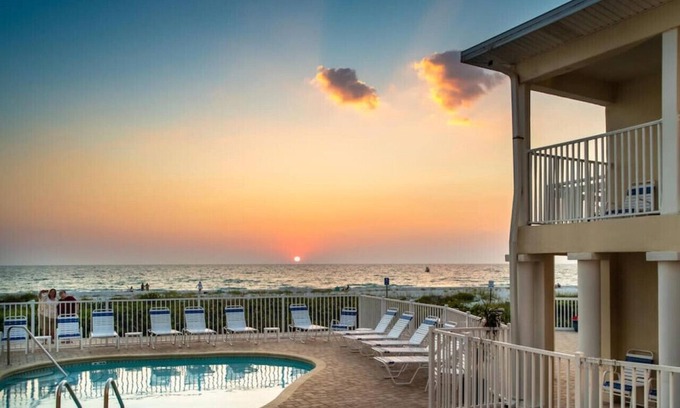 Belleair Beach Condominio | Condo On The Beach - Heated Pool - Self Check-in