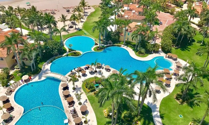 Marina Vallarta Hotel | CONDO PORTO BY TRVL2HM