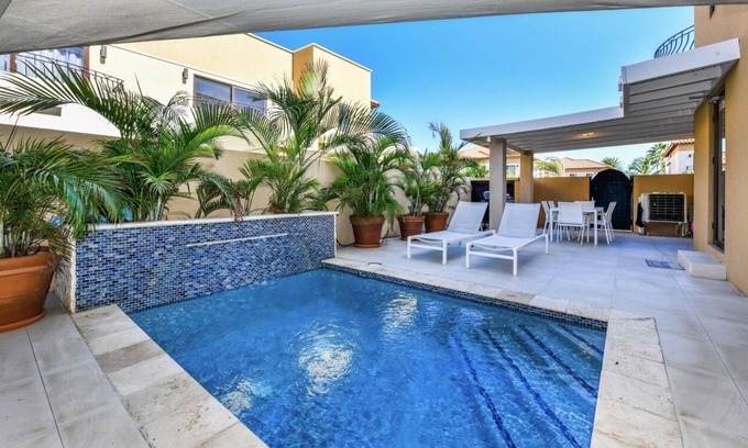 Gold Coast Condominio | Amazing Gold Coast PRIVATE POOL 3b/2b/Patio/Bbq