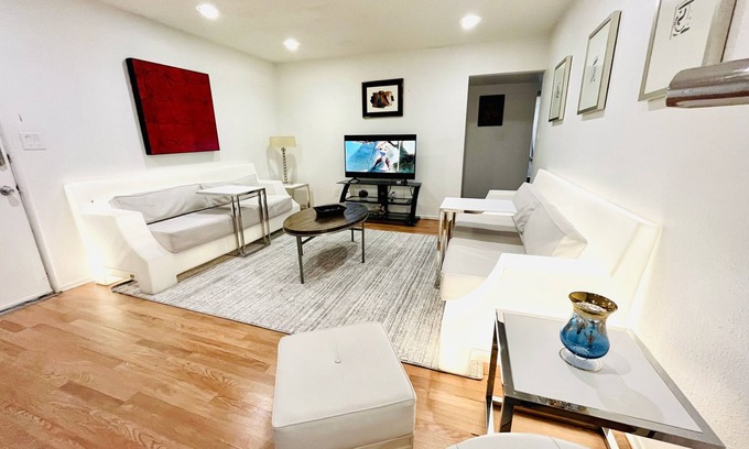 Beverly Green Condominio | Condo,Sale,Strip,3BR,Pool,LasVegas,LVCCwalk,bestSpot,july4th,independenceday