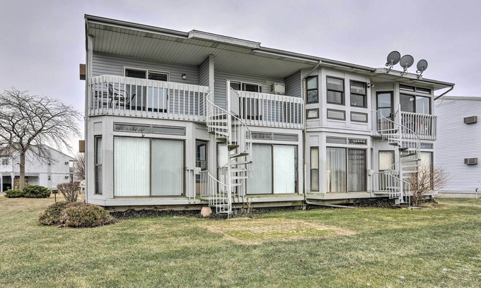 Oak Harbor Condominio | Condo w/ Balcony, Dock & Access to Lake Erie