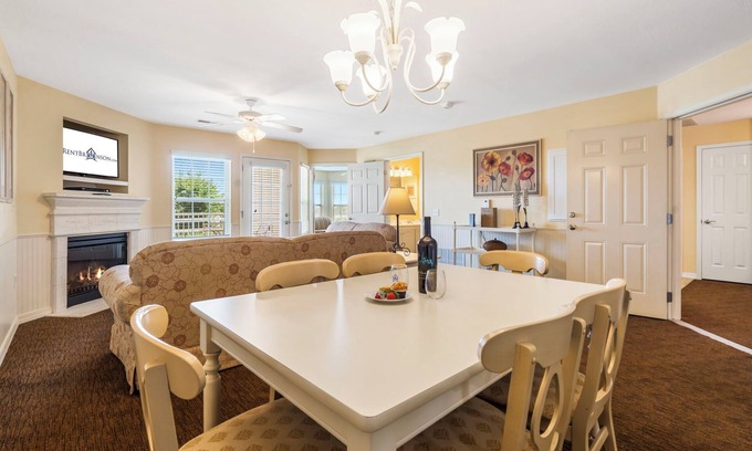 Kimberling City Condominio | Condo w Table Rock Lake Access-Free Attraction Tickets-Put Put Golf Onsite-Wooded Views