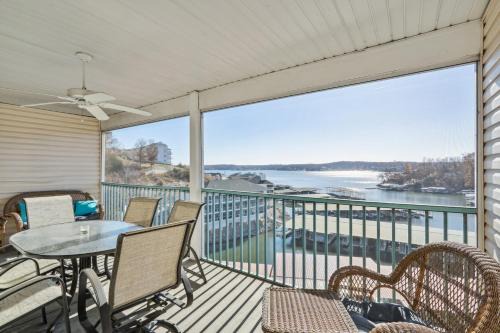 Lake Ozark Apartamento | Condo with Balcony and Views in Lake of the Ozarks