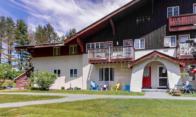 Waitsfield Condominio | Condo with balcony, gas fireplace, & washer/dryer - close to hiking & skiing