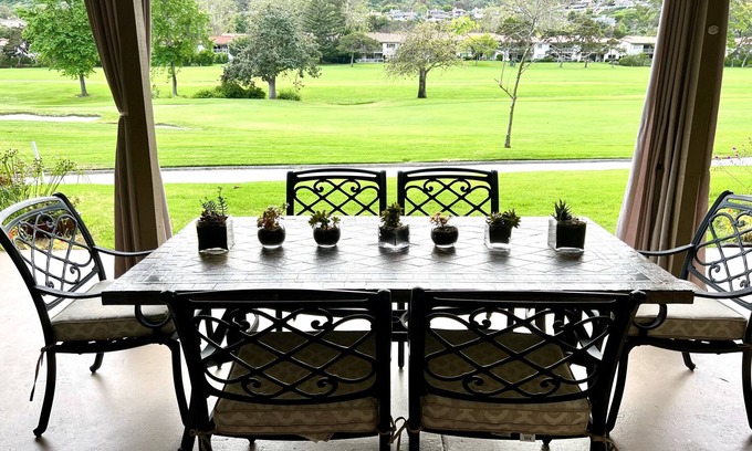 Laguna Niguel Condominio | Condo with golf course view and stunning sunset