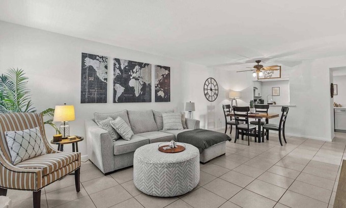 Englewood South Condominio | Condominio con piscina climatizada, las playas están a minutos de distancia