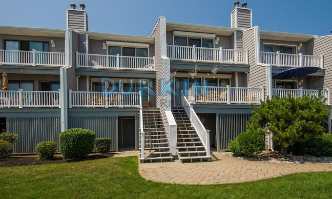 Eastward Look Casa | Condo with ocean views across the street from the beach