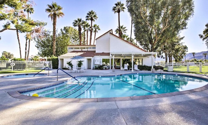Rancho Mirage Apartamento | Condo with Pool Access Near Coachella and Hiking!
