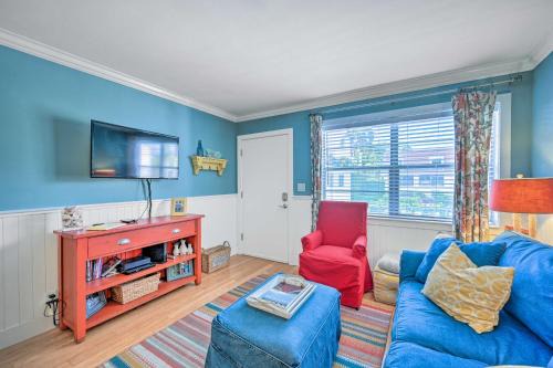 Old Naples Apartamento | Condo with Pool Access Walk to Shopping and Beach!