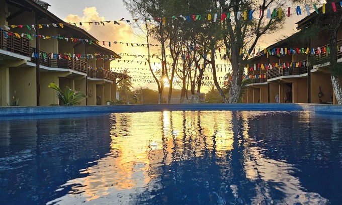 Arembepe Apartamento | Condomínio Frente mar pé na Área, Piscinas Naturais! Casa Térreo Aconchegante