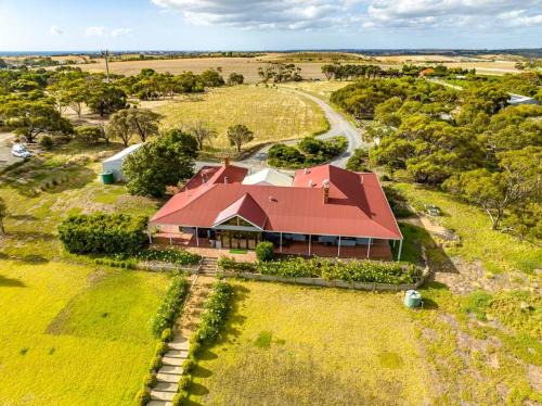 Maslin Beach Villa | Condor Estate Spacious with Vineyard & Fireplace