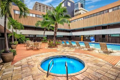 Downtown Honolulu Apartamento | Condotel Quiet with High Ceiling Free Parking and WiFi