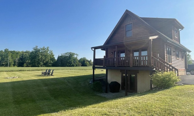 Geneva Casa | Conesus Log Cabin, Cozy Log Cabin on the Wine Trail