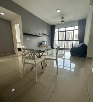 Putrajaya Apartamento | Conezion, pool view high floor, beside ioi city mall, opposite hospital serdang, beside Uniteen and UPM, Putrajaya