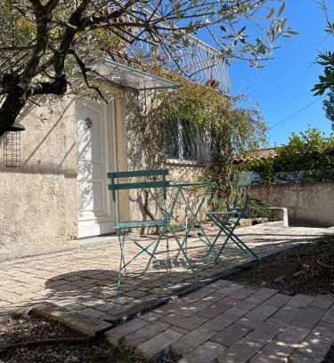 Bouc-Bel-Air Apartamento | Confortable studio au calme avec accès piscine et parking