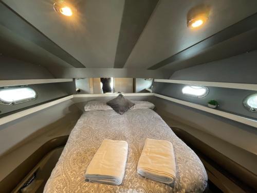 Barcelona Alquiler De Eote | Confortable Yatch