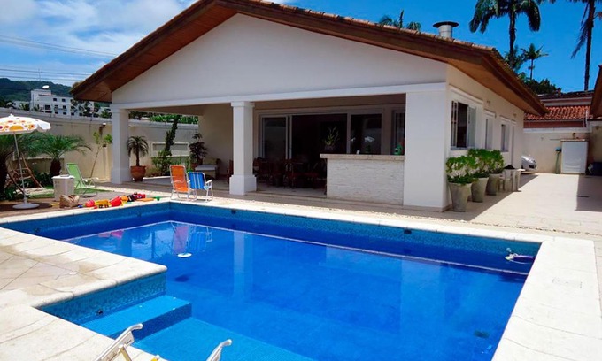 Jardim Virginia Casa | Conforto e lazer a 450 metros da Praia da Enseada