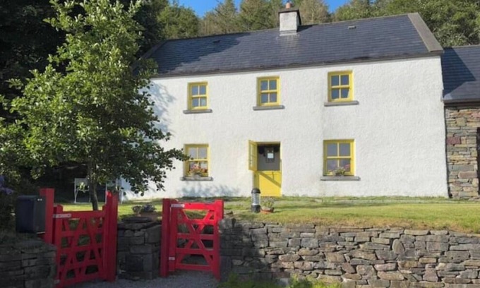 Leenane Casa | Connemara Comfort & Tranquility…Sauna & king beds