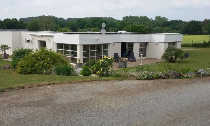Saint-Laurent-sur-Oust Casa | Contemporary house for 4 adults