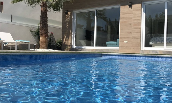 Los Imbernones Villa | Villa contemporánea nueva con piscina privada y cerca de playas