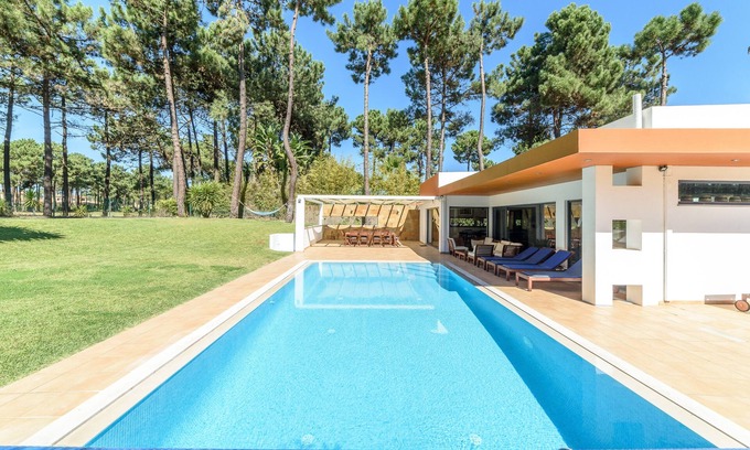 Charneca de Caparica e Sobreda Villa | Villa de estilo contemporáneo, piscina, con vistas a golf fairway, cerca de impresionantes playas