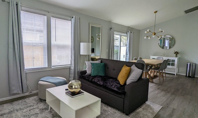 West Eugene Apartamento | Contemporary 2 Bedroom Close to Downtown, Dining