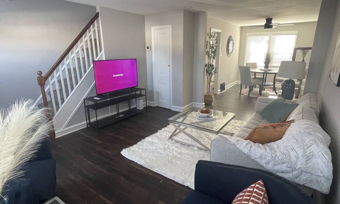 Wilmington Casa | Contemporary 2 BR Townhome- Pet Friendly!