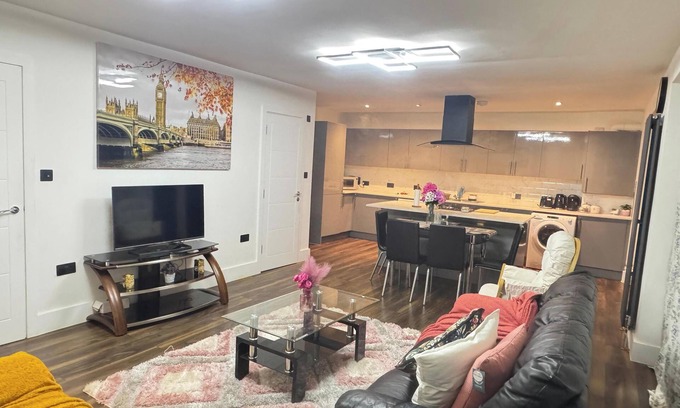 West Thurrock Casa | Contemporary 2bed house with Parking