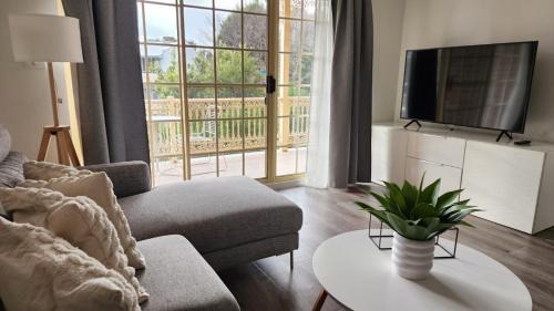 Manuka Casa | Contemporary 2BR Apt w Free Parking - Hosted by Canstay