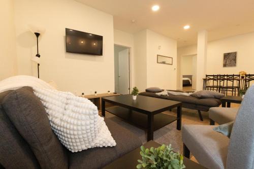 Union City Apartamento | Contemporary 3-Bed Haven mins to NYC