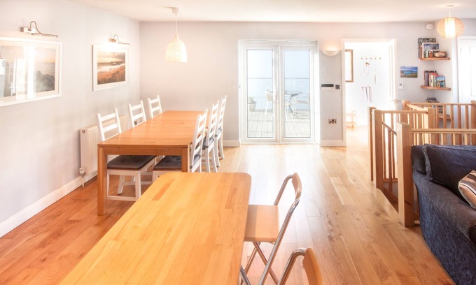 Egloshayle Casa | Casa contemporánea de 3 dormitorios en Wadebridge con estacionamiento privado