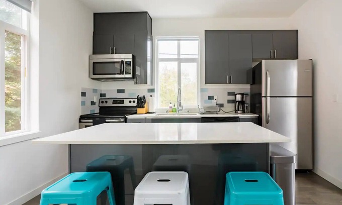 North Delridge Casa | Contemporary 3 BR & 3.5 BA Home in West Seattle