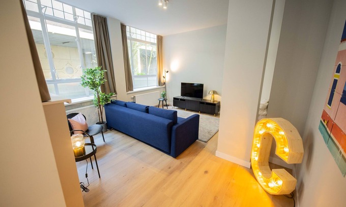 Nieuwe Werk Villa | Contemporary 3BDR Apartment WS
