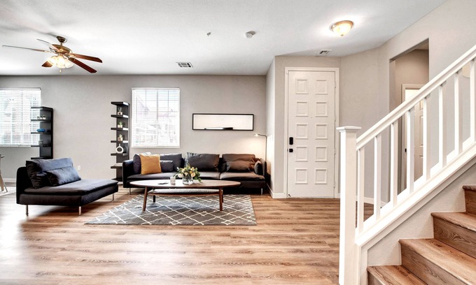 Las Vegas Casa | Contemporary 3BR House Near DT Summerlin – 3 Miles