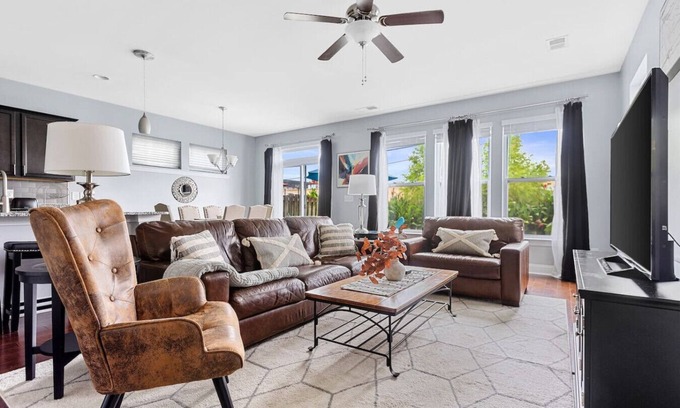 Columbia Casa | Contemporary 3BR | Mins to FT Jackson | Sleeps 7