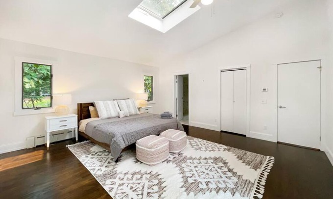 Springs Casa | Contemporary 3BR Retreat in East Hampton