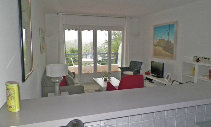 Cap-d'Antibes Apartamento | Apartamento moderno en Antibes con terraza privada