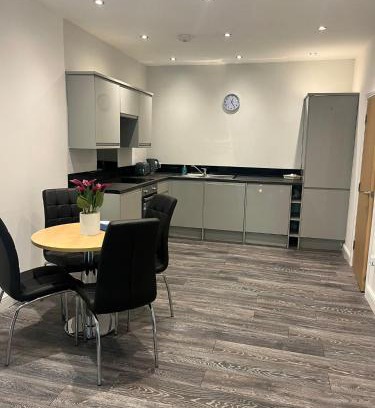 Keighley Apartamento | Contemporary apartment Great Location with private car park