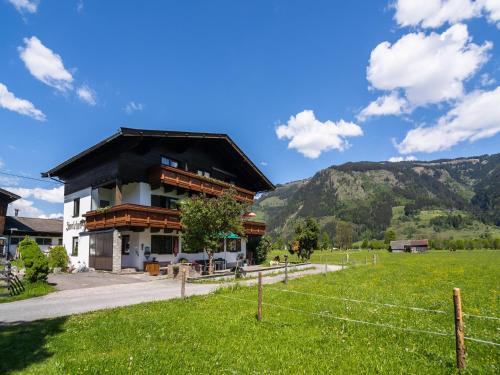Maishofen Apartamento | Contemporary Apartment in Maishofen near Ski Area