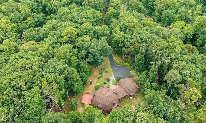Haymarket Casa | Contemporary Architectural Gem: Modern Retreat 5 Bedroom Home