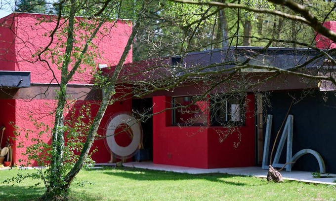 Pont-Scorff Cabaña | contemporary artist's house in a vast wooded area