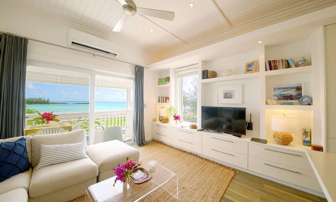 Governor's Harbour Apartamento | 2BR arriba Apt w / hermosa vista a la bahía, a pocos pasos de la ciudad y tiendas