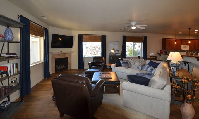 Northeast Reno Casa | Hermosa casa con increíble Reno y vistas a la montaña