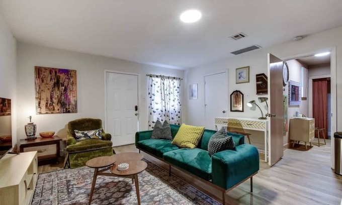 North San Antonio - SAT Casa | Contemporary Charm in San Antonio Oasis