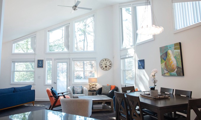East Falmouth Casa | Contemporary coastal retreat nearby Falmouth beaches! w/ spacious living area