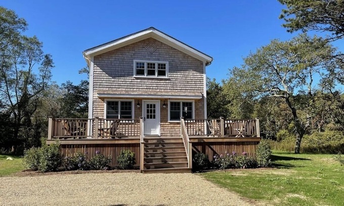 Edgartown Cabaña | Contemporary cottage with outdoor shower infrared sauna 6 Min drive to the beach