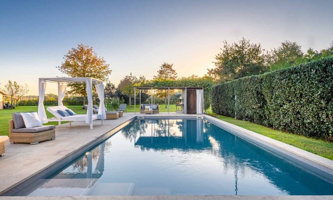 Castelfranco di Sotto Villa | Contemporary Farmhouse with Pool in Villa Campanile