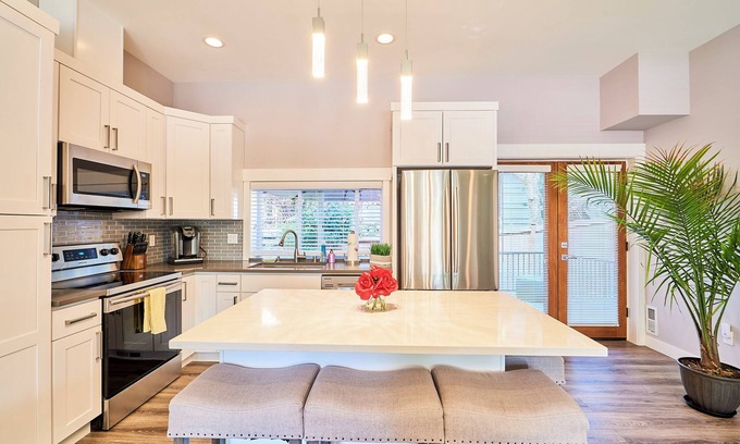 Kirkland Apartamento | Contemporary Kirkland Guest House