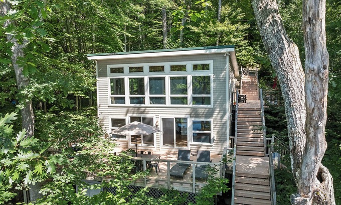 Naples Casa | Contemporary lakefront house on Sebago Lake in Maine
